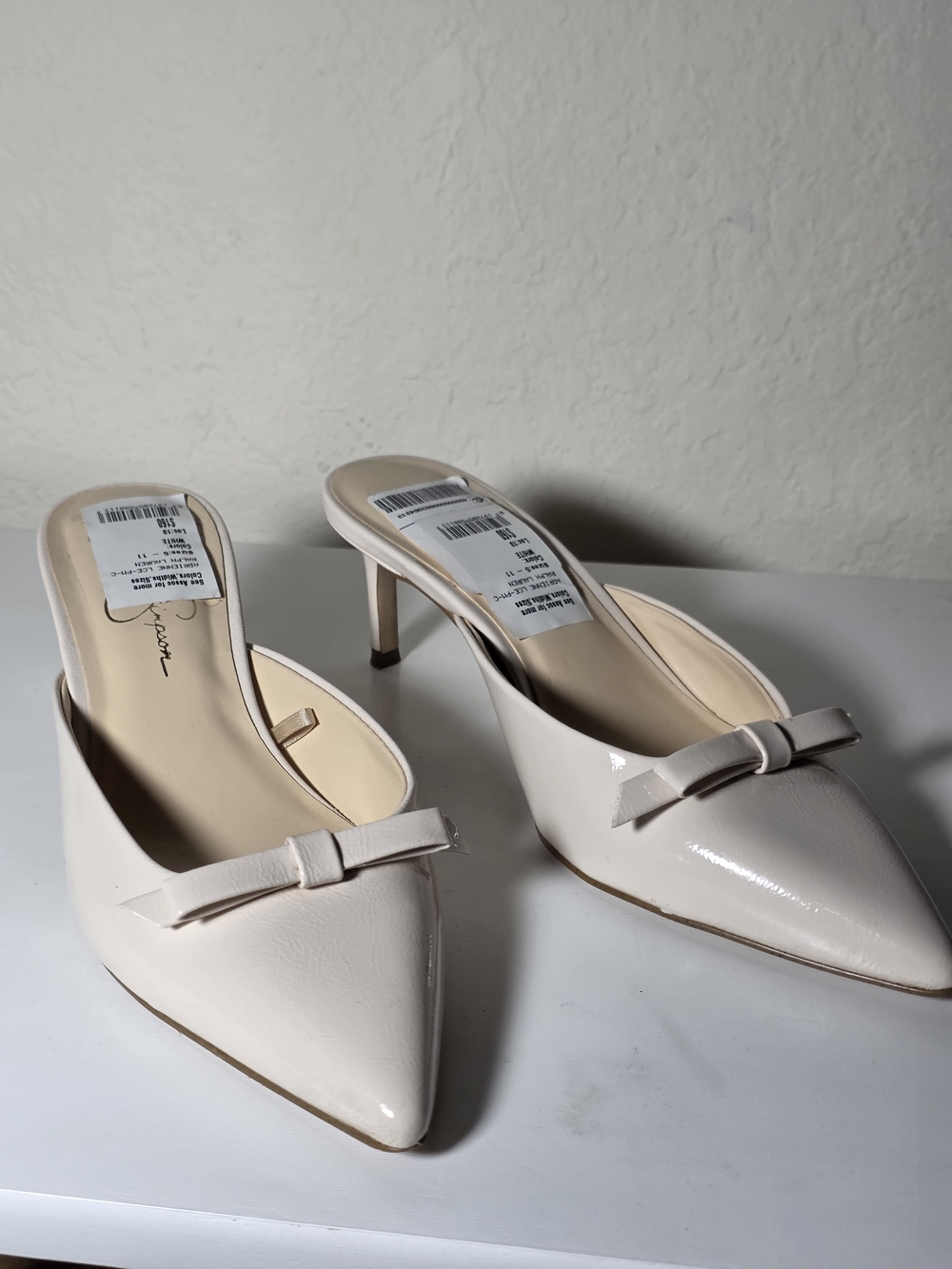 Women’s Pointed Bow-Accent Mules in Cream Heels Size 7